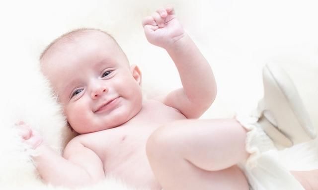 腹部|为何孩子睡觉时总爱蹬腿伴随这种情况,往往暗示你家娃正在猛长