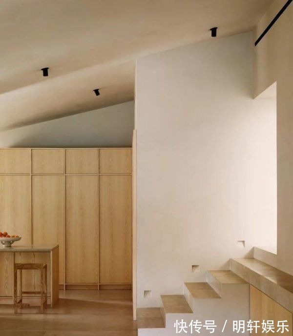 大宅|300㎡自然原木风大宅,盛开鲜花的院子,365天不出门也不嫌闷!