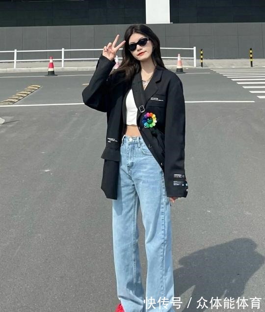 西服外套 还在为穿搭烦恼这些必备的衣服是首要的选择，百搭不易出错！