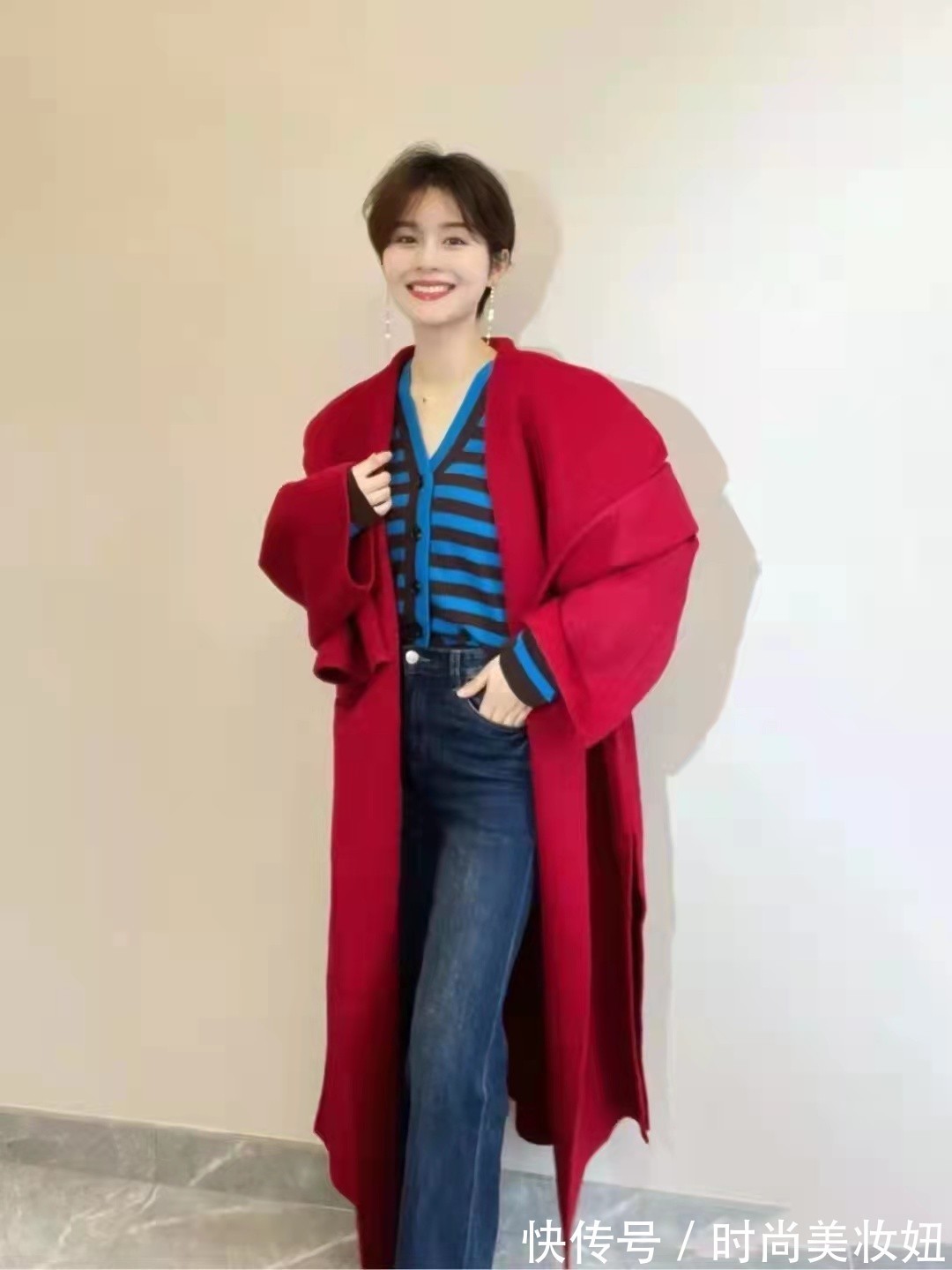 选用 新年的“开运穿搭”,红蓝搭配太绝了,不仅显气质还很洋气