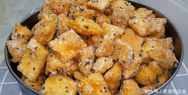 小零食|面粉这样做太神奇了,加3个鸡蛋,个个焦脆香甜,一口一个真过瘾