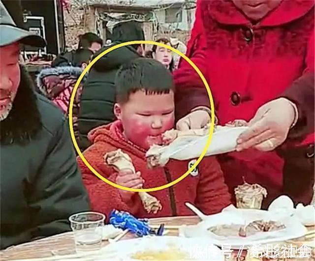 孩子|长大后有出息的孩子,吃饭时大多遵守3个“规矩”,教养骗不了人