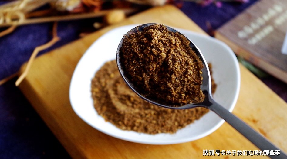 自制椒盐,只加花椒食盐还不够香,教你个配方,炒菜当蘸料都好吃