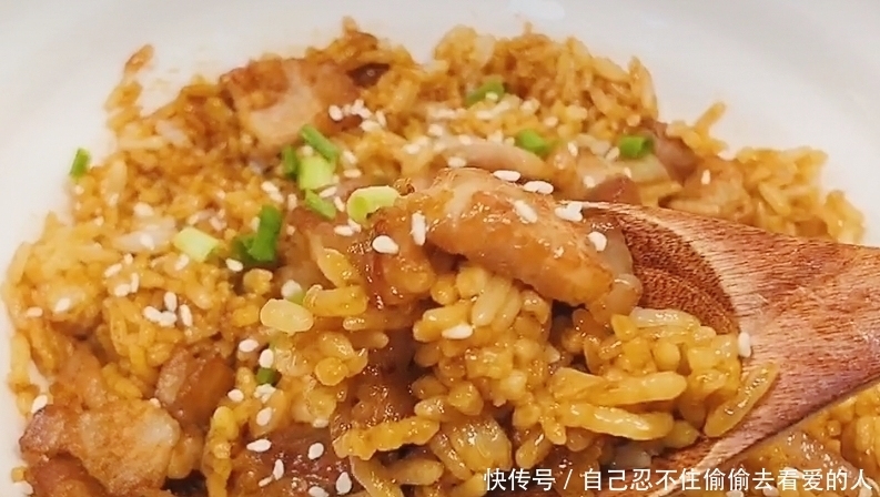 下班晚来不及烧菜，用简单食材做出美味，当菜也能当小吃，好香！