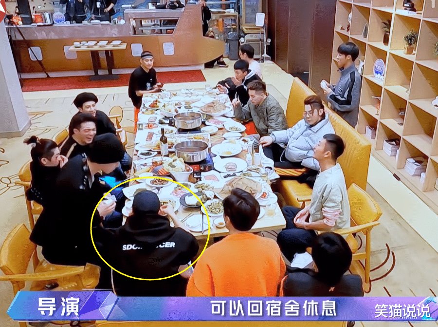 《追光吧》胡夏符龙飞化身干饭王，哥哥互动很有爱，卡斯柏主动收拾宵夜残局