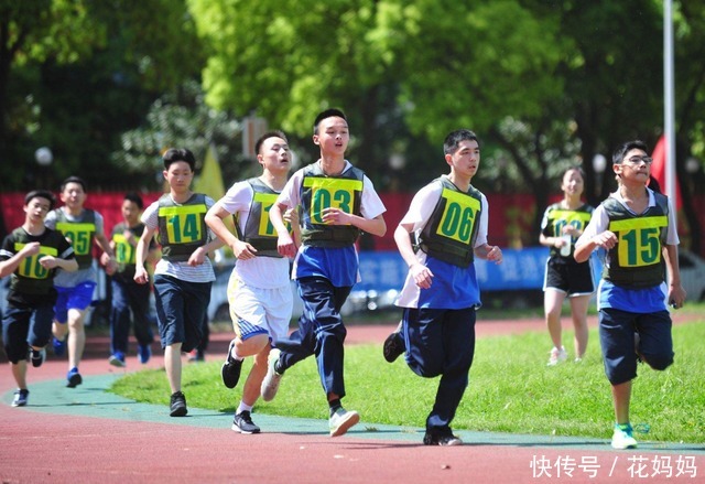 不屑|当年的“不屑弟”和“五道杠”，如今一个在哈佛，一个在民办