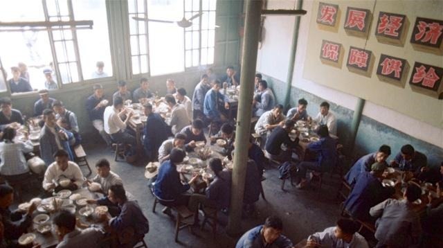 老照片,七八十年代的国营饭店,带你追寻老一辈的美食记忆