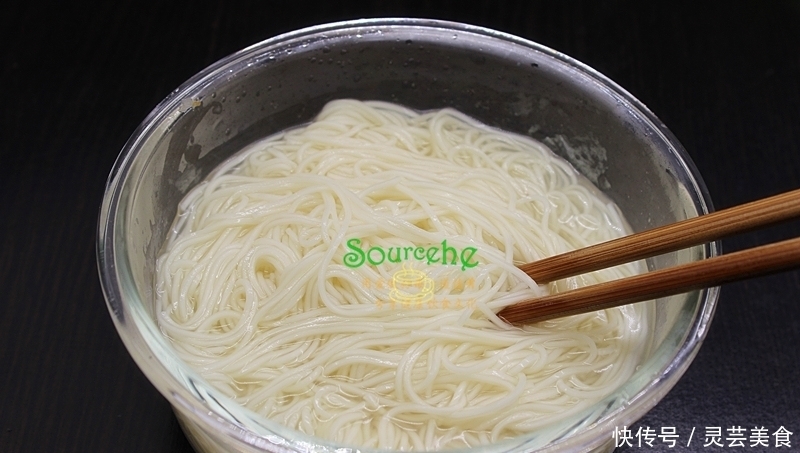 春天这样给孩子煮面条,补钙祛湿,头脑灵活,个子长得快,身体棒