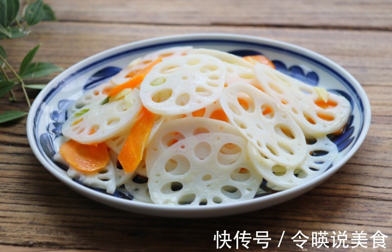 莲藕焯水容易变色教您一招,焯水时多做“1步”,莲藕白白净净