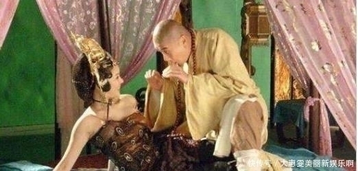 老和尚@女子一上联“面对面吃面”,和尚当场对下联,女子听了又羞又恼