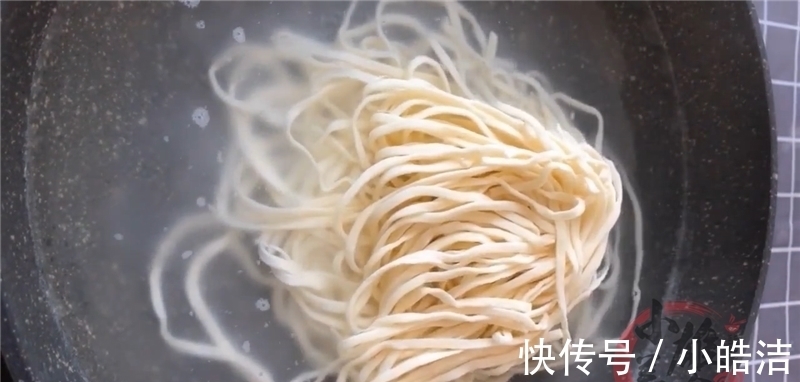 炸葱油|面条这么做,吃一次就会上瘾,浓香四溢,省时又省力,全家吃不腻