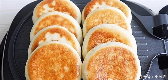 面食|发面饼最好吃的家常做法,蓬松柔软又香甜,比馅饼好吃多了
