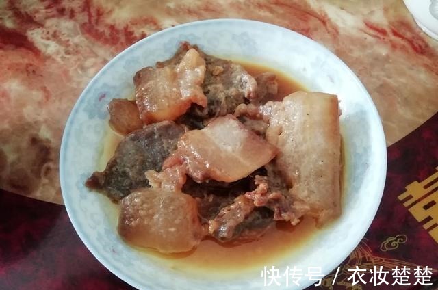 奶奶|孩子过生日,奶奶做了一桌菜,朋友圈火了,网友:我也想过生日了