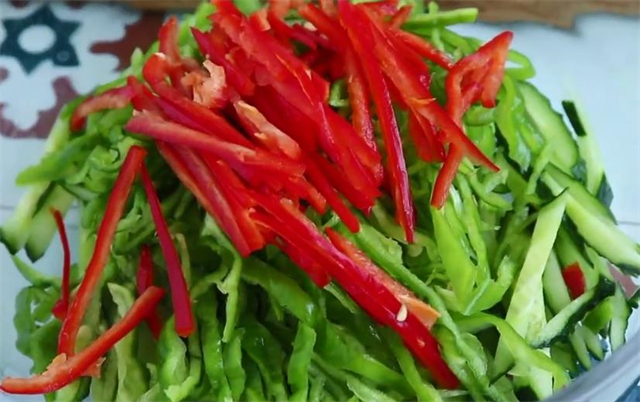 饭店|怪不得饭店的凉拌黄瓜那么好吃,原来技巧如此简单,看一遍就学会