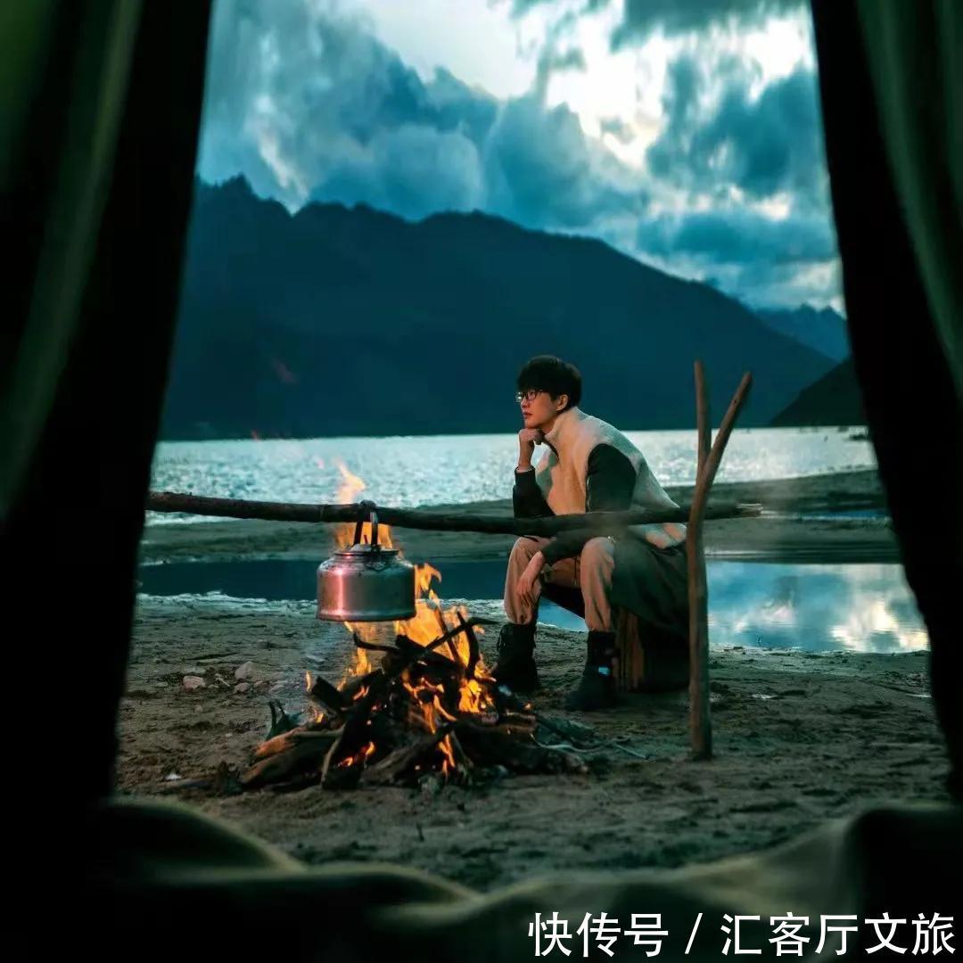 清明雨上|“過(guò)氣”網(wǎng)絡(luò)歌手,出道15年第一次上綜藝,演唱會(huì)更是一票難求!