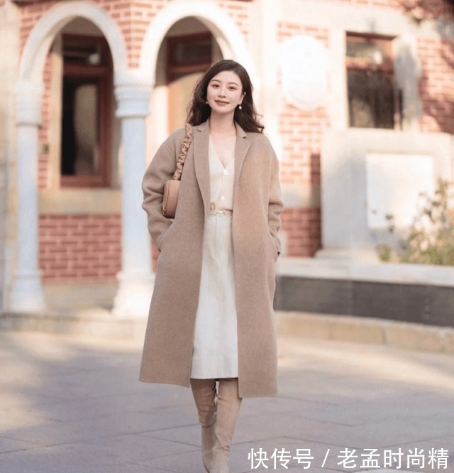 身材|阔腿裤烂大街了,今年流行的长大衣配半身裙
