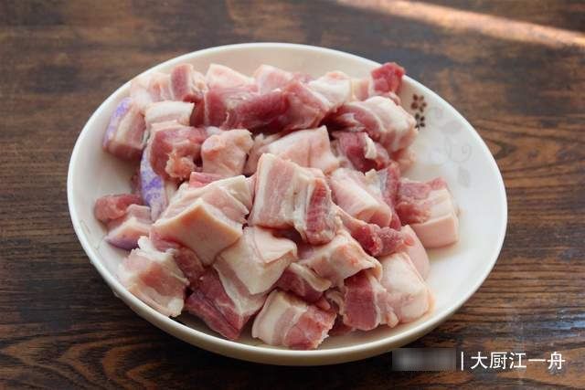 红烧肉，到底要炒糖色吗？老厨师教我正确做法，原来一直做错了