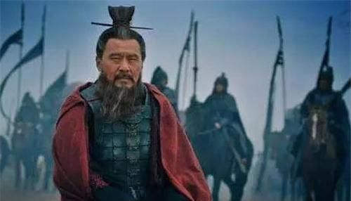 诸葛亮草船借箭时,曹操为何不放火箭?鲁肃: