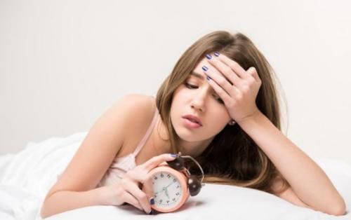 潮热|45岁左右的女性容易失眠，或与荷尔蒙分泌有关，应该如何进行缓解