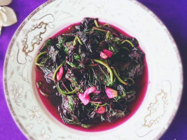 此菜就是藏在路边的“补血剂”，每天吃一小把，越吃皮肤越细腻