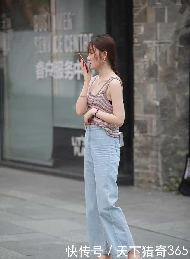 姑娘别嘟着嘴，笑起来多好看啊！