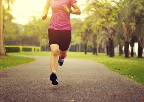 跑步|晨起跑步半小时,与傍晚散步一小时,有何不同?不妨了解下