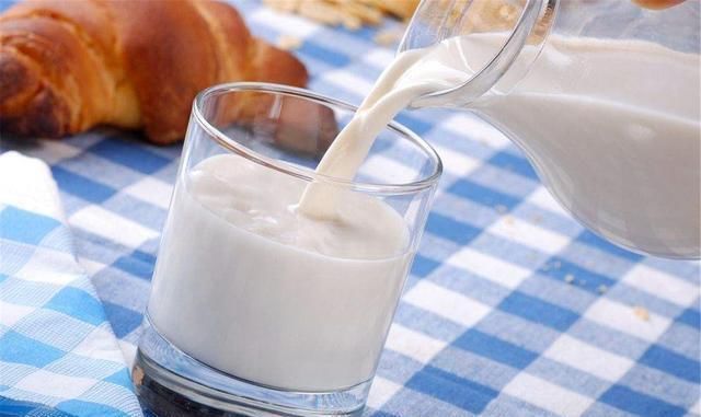 宝妈|宝宝多大可以喝牛奶?喝太早、喝不对,没补充好营养反伤害身体