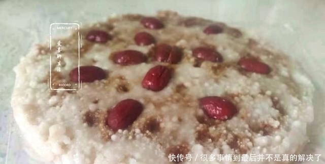 两勺糯米粉一把大红枣，做出夹心枣泥糕，香甜软糯，比面包还好吃