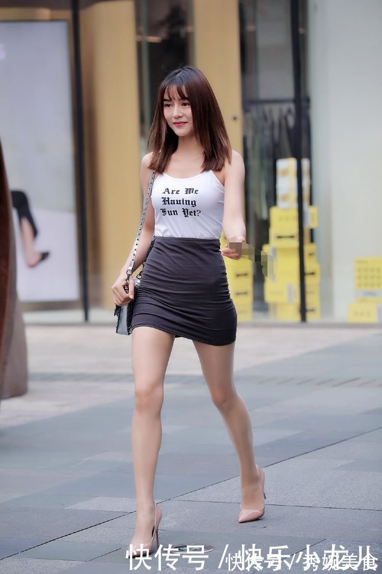 清凉|小姐姐的时尚感,得益于吊带和包臀裙的清凉组合