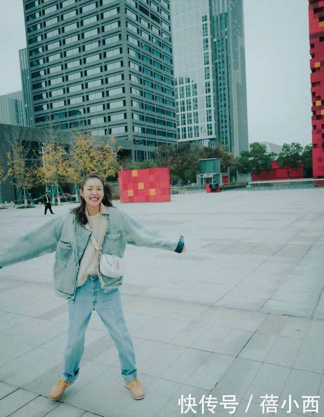 身材|刘雯的超模身材穿啥都合理,羊羔毛皮外套配运动套装,气场开挂