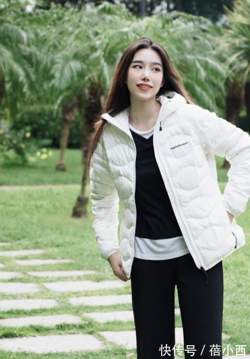 内搭 “羽绒服”怎么穿才不丑?内行人都知道,选对内搭和下装才是关键