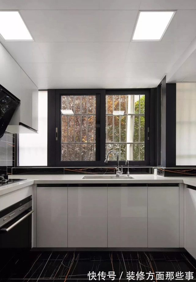 收纳|50平简约风公寓设计,玄关大面积的留白进门没有局促压抑感