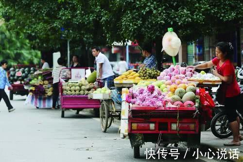 倒闭|全面放开地摊后水果店接连倒闭,高租金下根本干不过路边水果摊