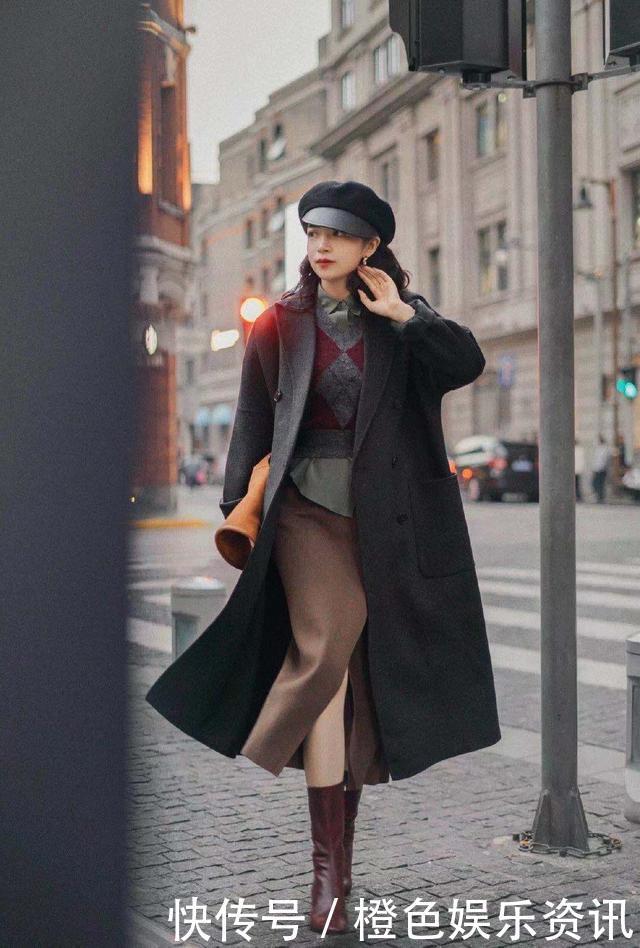 在冬季穿搭中,学会运用了这三种配色原则,相信你的衣品不会差