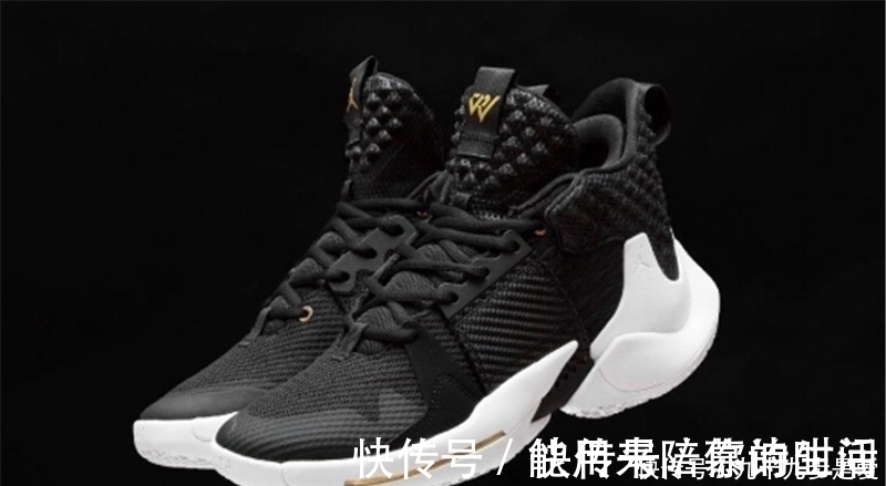 lebron|“男朋友球赛输了怎么办”?不妨送他这五双实战鞋,“助他重回巅峰”!