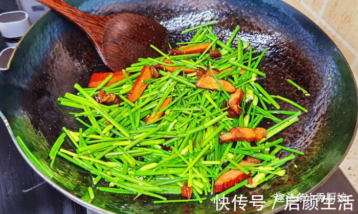 秀厨娘|入秋后，遇到此肉多囤点，放得越久吃着越香，简单一炒，太好吃了