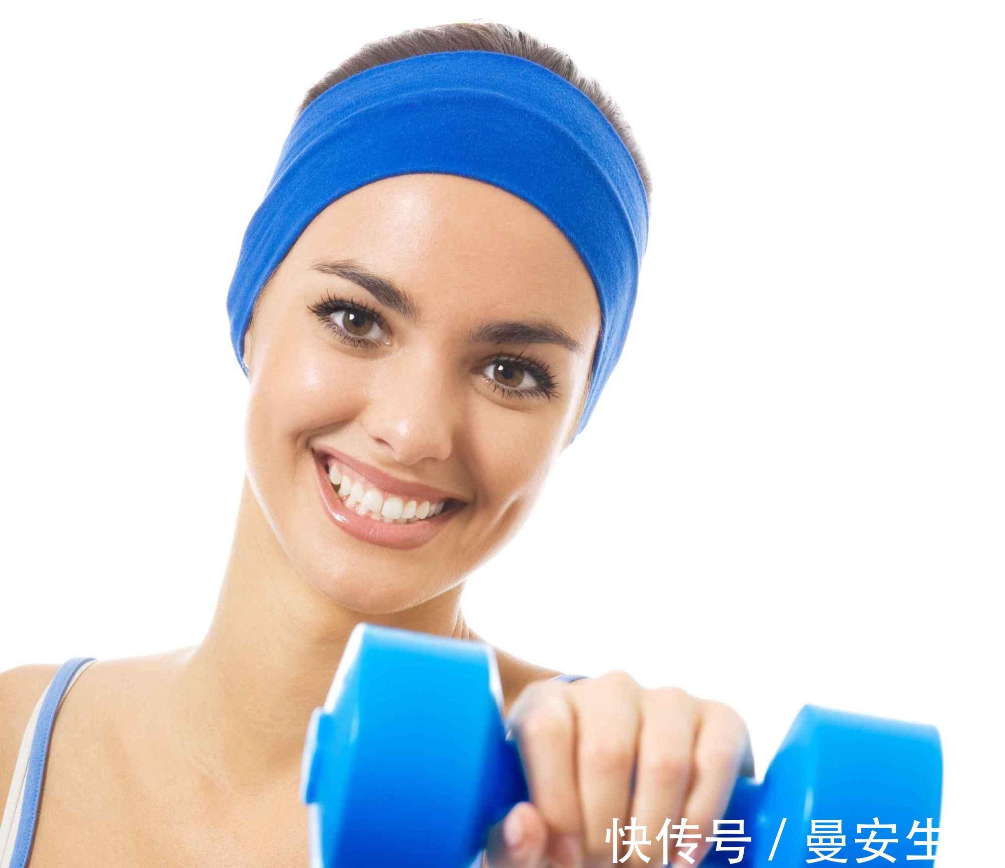 哑铃凳|若想速成胸肌，神器哑铃来帮助你，4个动作练起来