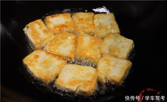 铁锅|炒菜老粘锅大厨教你一个土方法，不管炒什么菜也不粘锅，看一看
