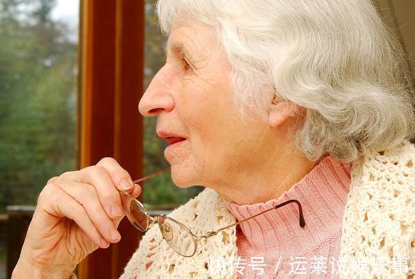 卧病|为什么欧美很少有常年卧床不起的老人，中国却很多？孰优孰劣？