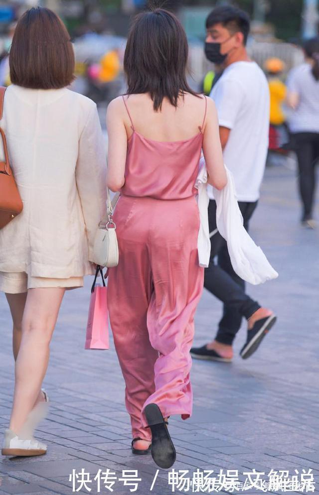 秋天|秋天穿阔腿裤,休闲洒脱,让你轻松远离路人感