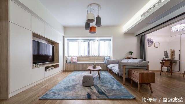 效仿|放弃电视墙，客厅打一排小矮柜，邻居看了都夸赞，后悔没效仿