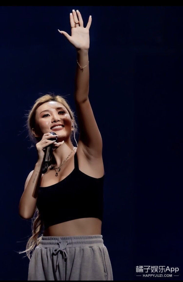 還記得《中國好聲音》的小阿黛爾鄭虹嗎,她瘦了40斤?