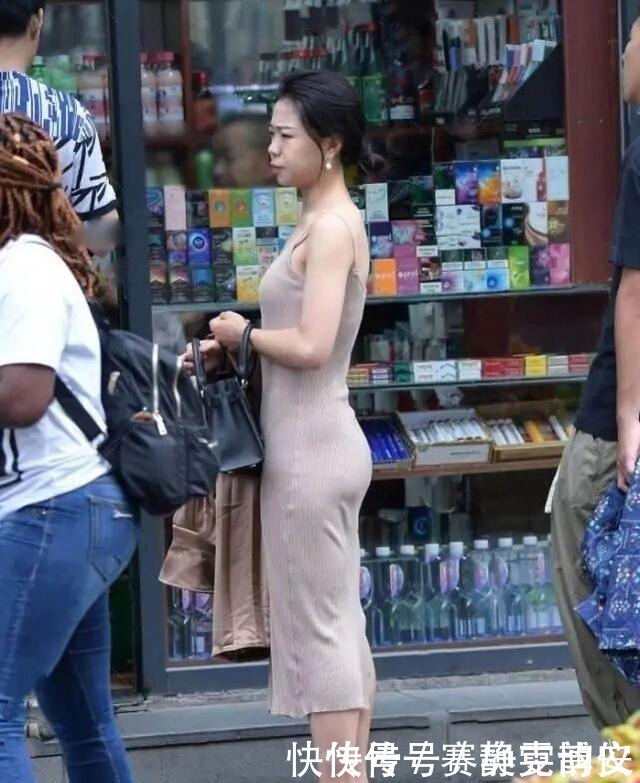 面对“宽胯”的身形,切忌得意忘形,而“葬送”了自己的好身材!