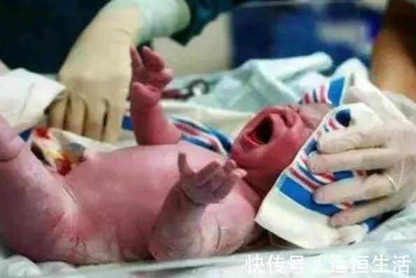 胎脂|“天使女婴”出生就走红,高颜值获得网友称赞,护士:从没见过