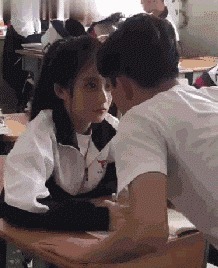 |搞笑GIF：服务员，不是她，我是给她后面那个美女结账的！