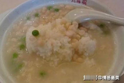 家里面|这种饭别再喂给宝宝吃了,对宝宝肠胃伤害很大,很多老人都喜欢喂