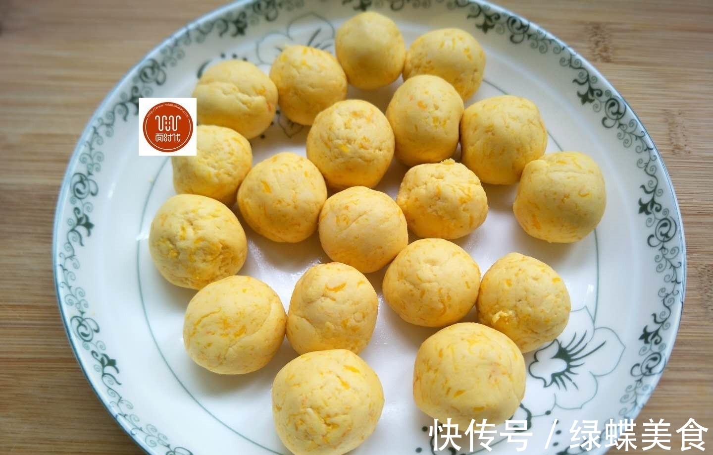 丸子|南瓜不要煮粥喝了，教你个新吃法，做出来比鸡米花都好吃！