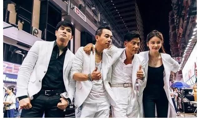 陳小春|《披荊斬棘的哥哥》活寶來(lái)了，就是小春哥陳小春，又呆又萌招人愛(ài)