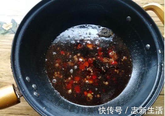 半碗面粉,一块豆腐,两个鸡蛋,教你豆腐独特做法,和吃肉一样香