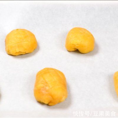 低筋面粉|美味小甜点，菠萝豆沙包